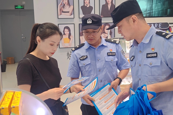 临渭公安分局扎实开展2025年国家网络安全宣传周活动。 临渭公安分局扎实开展2025年国家网络安全宣传周活动。