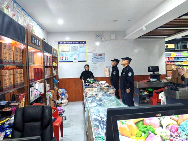 合阳公安路井派出所在辖区开展社会治安临查临检集中行动。 合阳公安路井派出所在辖区开展社会治安临查临检集中行动。