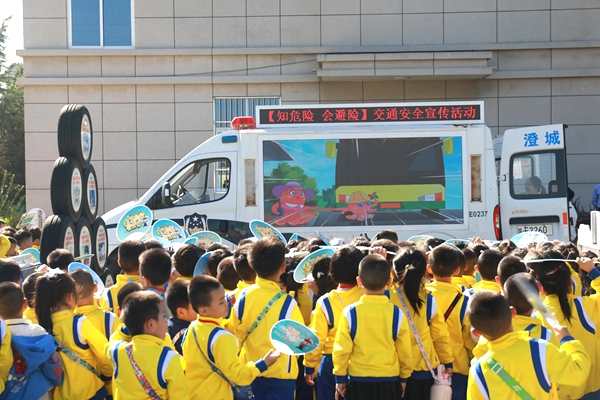 “萌娃”走进宣传教育基地“沉浸式”体验交通安全。 “萌娃”走进宣传教育基地“沉浸式”体验交通安全。