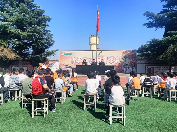 华阴检察干警进校园讲“开学第一课”。