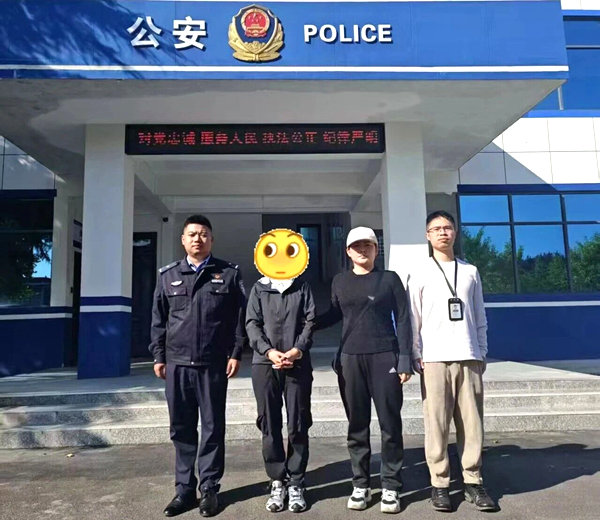 潼关公安代字营派出所规劝一名网上逃犯投案自首。