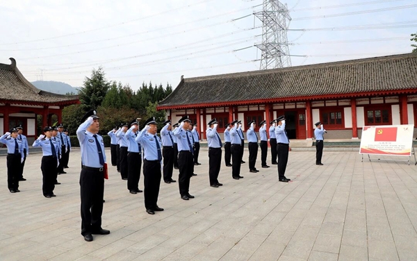 临渭公安分局开展烈士纪念日活动。