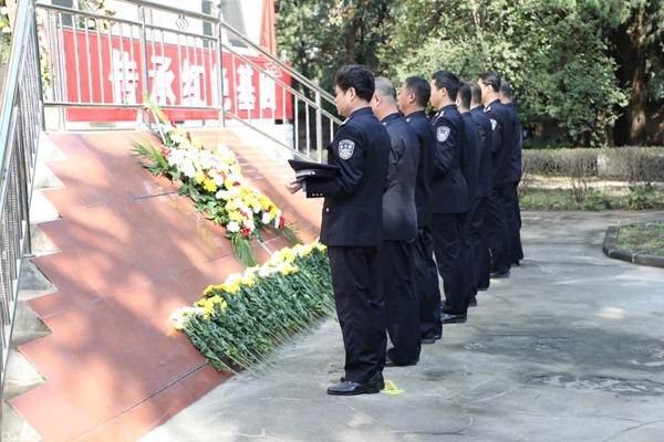 华阴市公安局组织开展烈士公祭活动。