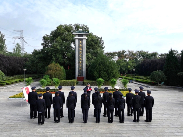 高新公安分局组织开展“弘扬英烈精神 赓续红色血脉”主题党日活动。