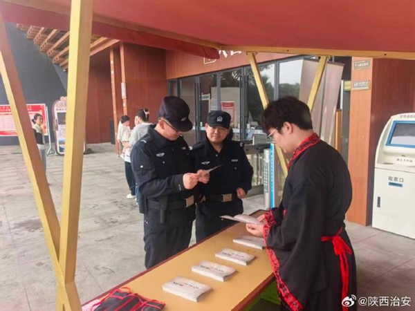 韩城昝村派出所全力做好景区各项安保工作. 韩城昝村派出所全力做好景区各项安保工作.