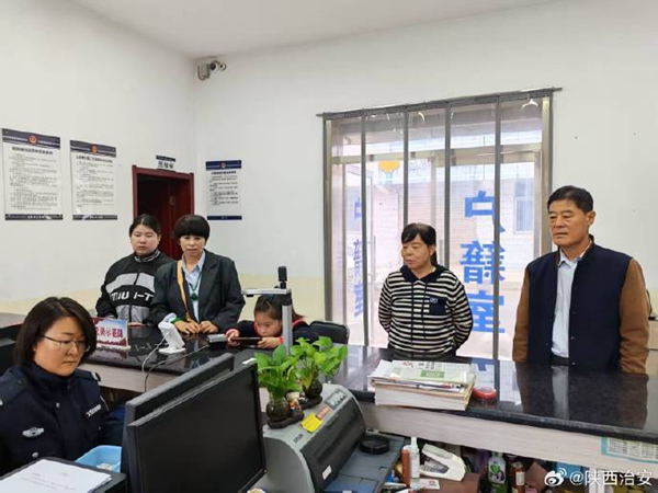 韩城昝村派出所户籍服务不打烊. 韩城昝村派出所户籍服务不打烊.