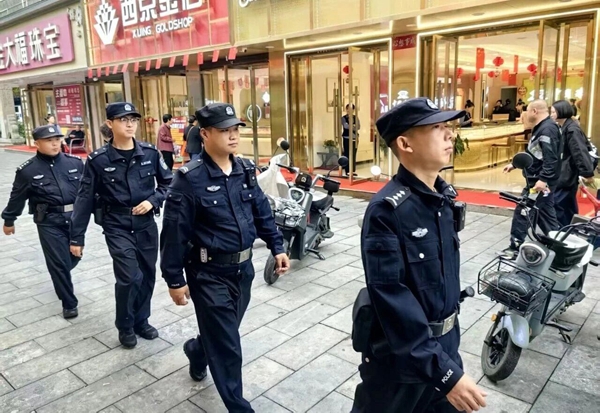 潼关公安用坚守与担当筑起辖区平安防线。