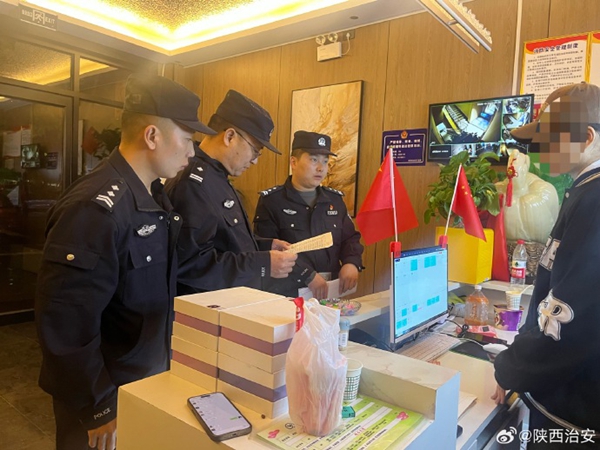 韩城公安开展夜间清查行动。