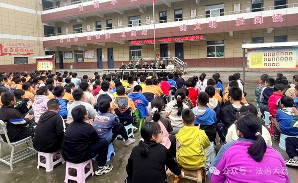 两宜司法所走进两宜中心小学开展“法治进校园”主题讲座。