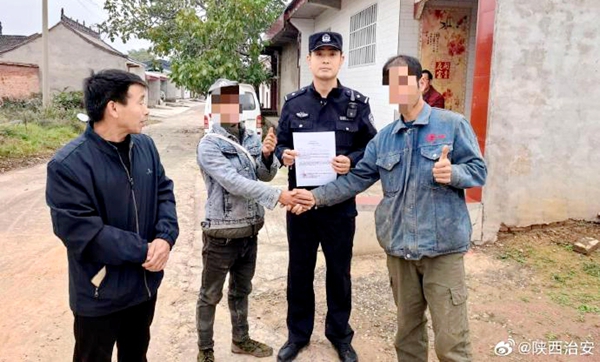 合阳公安深入田间化解群众纠纷。