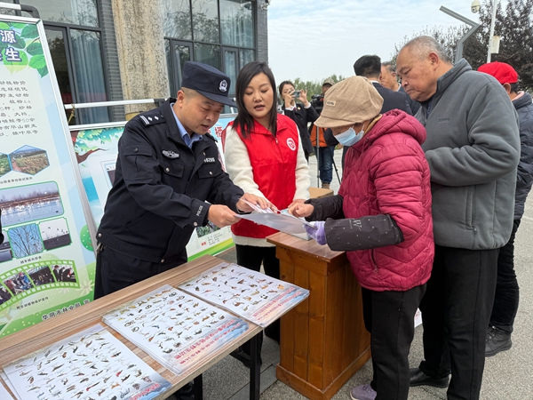 华阴公安森林派出所联合多部门开展野生动物保护宣传月线下活动。
