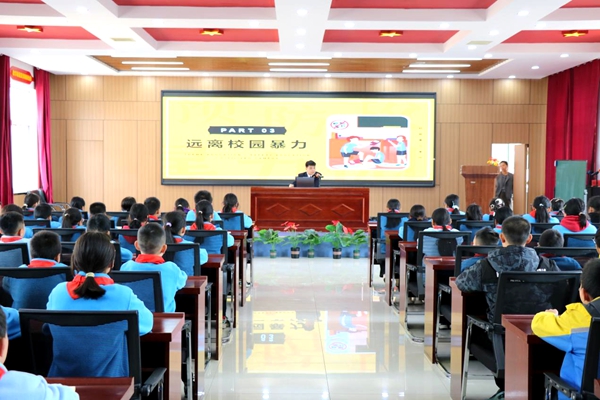 白水县人民检察院走进杜康镇小学中心校开展“法治进校园”活动。 白水县人民检察院走进杜康镇小学中心校开展“法治进校园”活动。