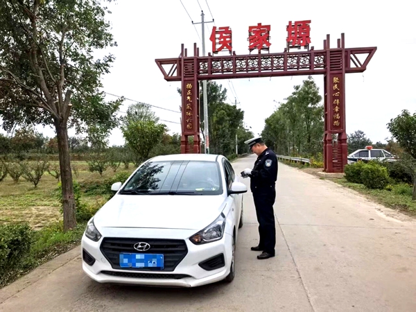 白水县公安局交通管理大队开展交通违法整治行动。 白水县公安局交通管理大队开展交通违法整治行动。