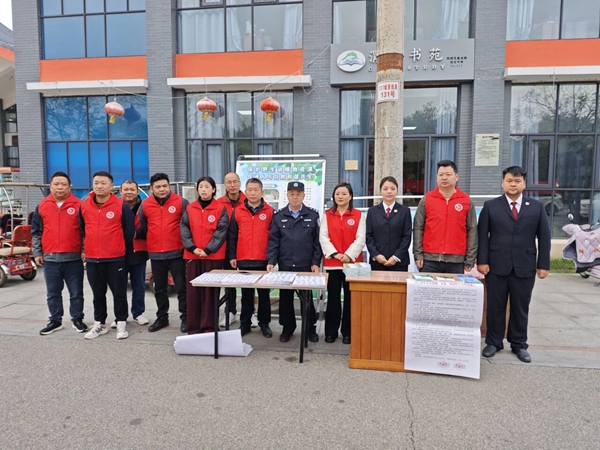 华阴市人民检察院开展野生动物保护普法宣传。