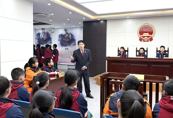 合阳县人民检察院“荷雨”未检工作室、关工委联合县少年宫组织城关小学参观青少年法治教育基地。 合阳县人民检察院“荷雨”未检工作室、关工委联合县少年宫组织城关小学参观青少年法治教育基地。