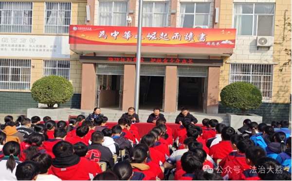 大荔县司法局赵渡司法所走进赵渡初中开展法治宣传教育活动。