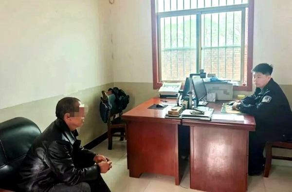 临渭公安帮助群众保住49.5万元。