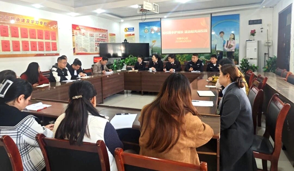 白水检察院深入校园召开法治建设座谈会。