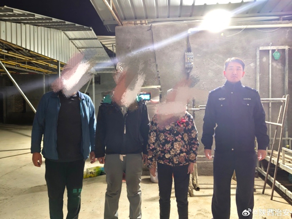 深夜温情守护，民警助走失老人回家。