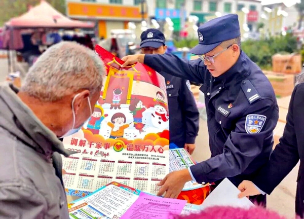 合阳公安开展平安建设集中宣传活动。