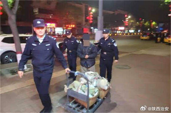 老人寒夜露宿街头，韩城民警安排住宿。