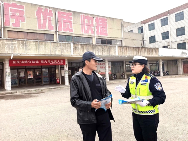 大荔县公安局交通管理大队联合交通运输部门深入“两客一危”重点运输企业开展专项行动。