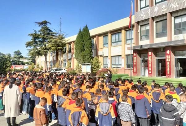 大荔法院开展“法润校园 安全护航”主题普法宣传活动。 大荔法院开展“法润校园 安全护航”主题普法宣传活动。