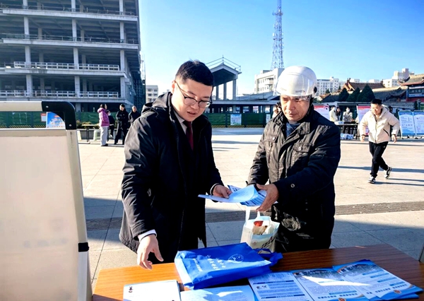 合阳县检察院开展平安建设集中宣传活动。