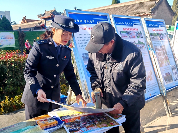 合阳公安开展平安建设集中宣传活动。