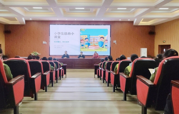 白水法院进校园开展法治宣讲活动。 白水法院进校园开展法治宣讲活动。