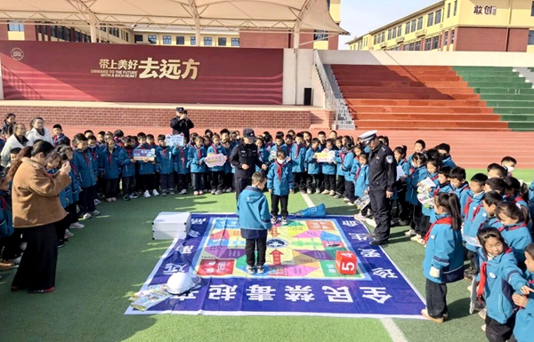 大荔公安开展“金盾护苗·远离毒品”主题宣传活动。