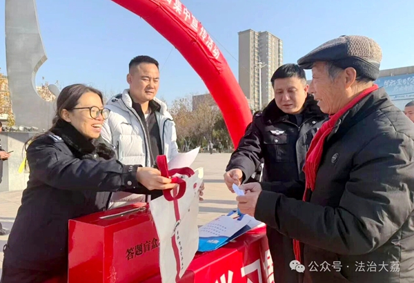 大荔县开展2025年“12·4”国家宪法日集中宣传活动。