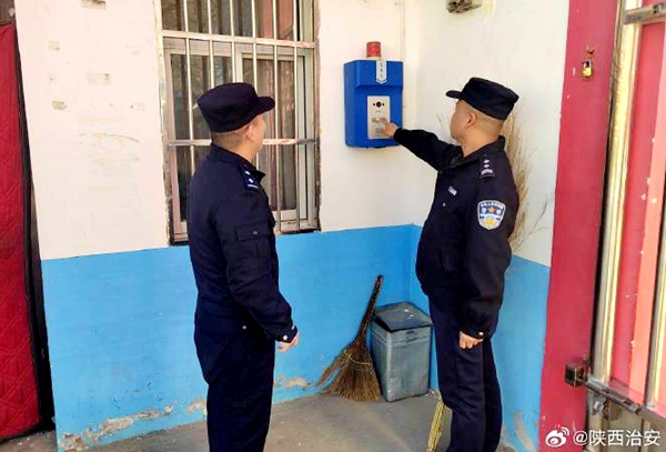 合阳金峪派出所副所长带队深入辖区小学开展安全检查。