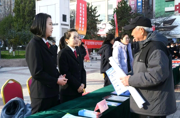渭南中院开展“国家宪法日”普法宣传活动。