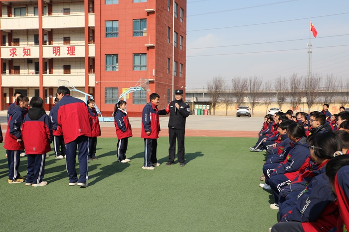 华阴公安罗敷派出所持续深化“金盾护苗”专项行动。