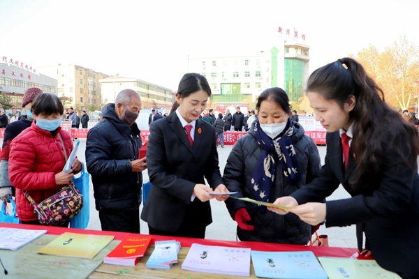 潼关法院开展“12·4”国家宪法日宣传活动。