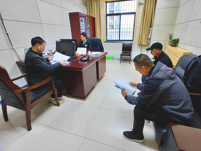 潼关法院速调近千万工程款纠纷，让农民工安心过年。