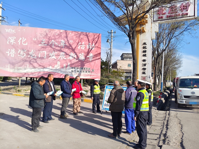 韩城公安交警深入农村开展“千村宣教”活动。