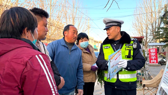 白水公安交警全面深化推进冬季道路安全隐患排查整治工作。