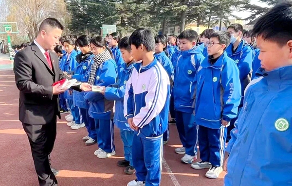 白水法院走进白水县彭衙中学开展法治教育。 白水法院走进白水县彭衙中学开展法治教育。