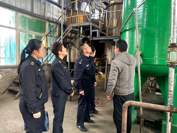 合阳县公安局禁毒大队联合市场监管局开展易制毒化学品企业专项检查行动。 合阳县公安局禁毒大队联合市场监管局开展易制毒化学品企业专项检查行动。