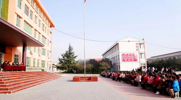 合阳县人民检察院走进学校进行法治宣讲。 合阳县人民检察院走进学校进行法治宣讲。