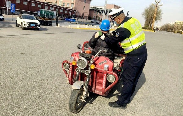 白水交警持续开展电动车专项违法整治行动。 白水交警持续开展电动车专项违法整治行动。