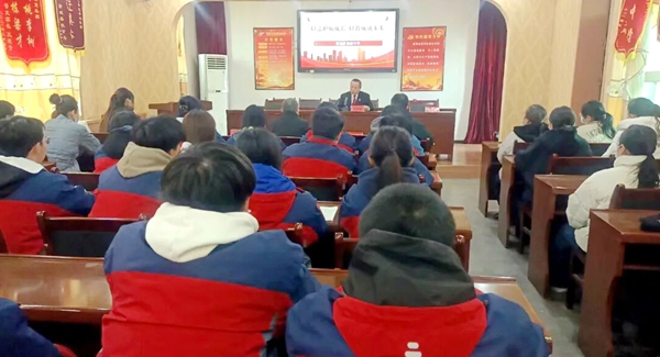 澄城法院家事审判庭长进校园宣讲《中华人民共和国家庭教育促进法》. 澄城法院家事审判庭长进校园宣讲《中华人民共和国家庭教育促进法》.