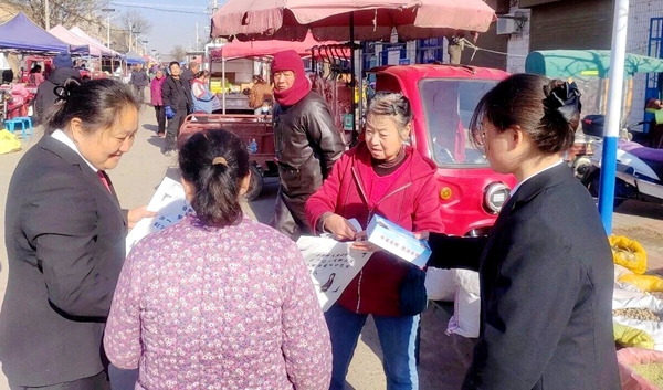 合阳法院王村法庭走进辖区集市开展平安建设普法宣传活动 合阳法院王村法庭走进辖区集市开展平安建设普法宣传活动