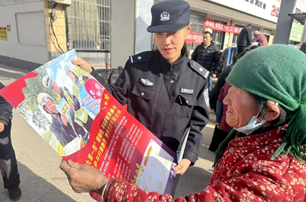 白水县公安局林皋派出所开展平安建设宣传活动. 白水县公安局林皋派出所开展平安建设宣传活动.