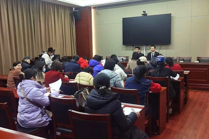 临渭法院速执二团队集中发放案款化解群体纠纷。 临渭法院速执二团队集中发放案款化解群体纠纷。