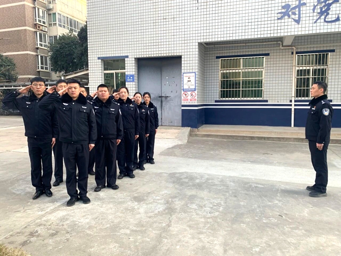 华州区法院全体司法警察开展冬季集中训练。