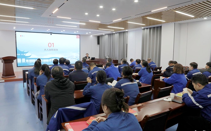 渭南市法律援助中心普法活动走进金堆城钼业股份有限公司化学分公司。