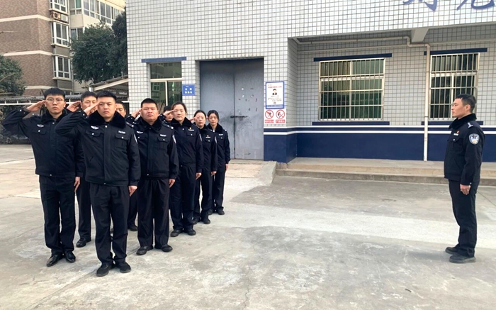 华州区法院全体司法警察开展冬季集中训练。